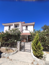 Çeşme Şifnede Muhteşem Konumlu Bahçeli Dubleks Villa