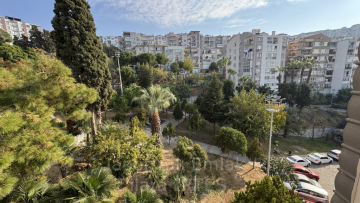 KARATAŞTA ASANSÖRLÜ OTOPARKLI YOKUŞSUZ KÖŞE CEPHE KİRALIK DAİRE